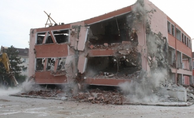 Deprem bölgesinde okulların açılması ertelenecek mi?