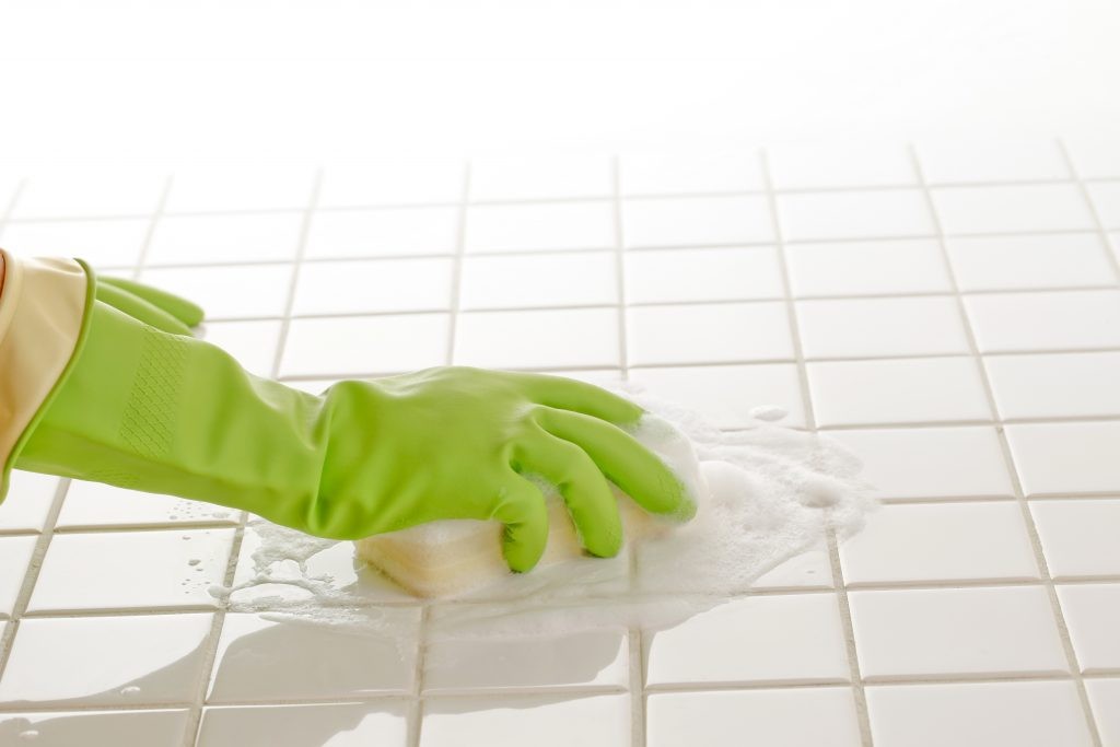 Derz lekelerine son! Bu basit temizlik yöntemiyle pırıl pırıl fayanslara merhaba deyin!