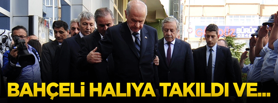 Devlet Bahçeli kırmızı halıya takıldı