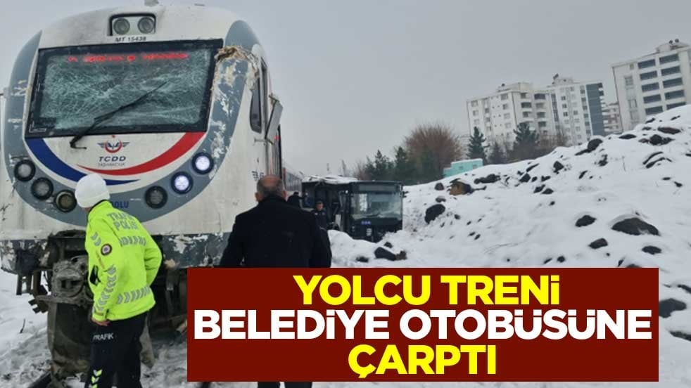 Diyarbakır'da korku dolu anlar! Yolcu treni, belediye otobüsüne çarptı