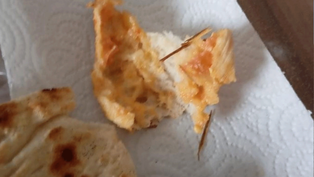 Ekmeğin içerisinden odun çıktı