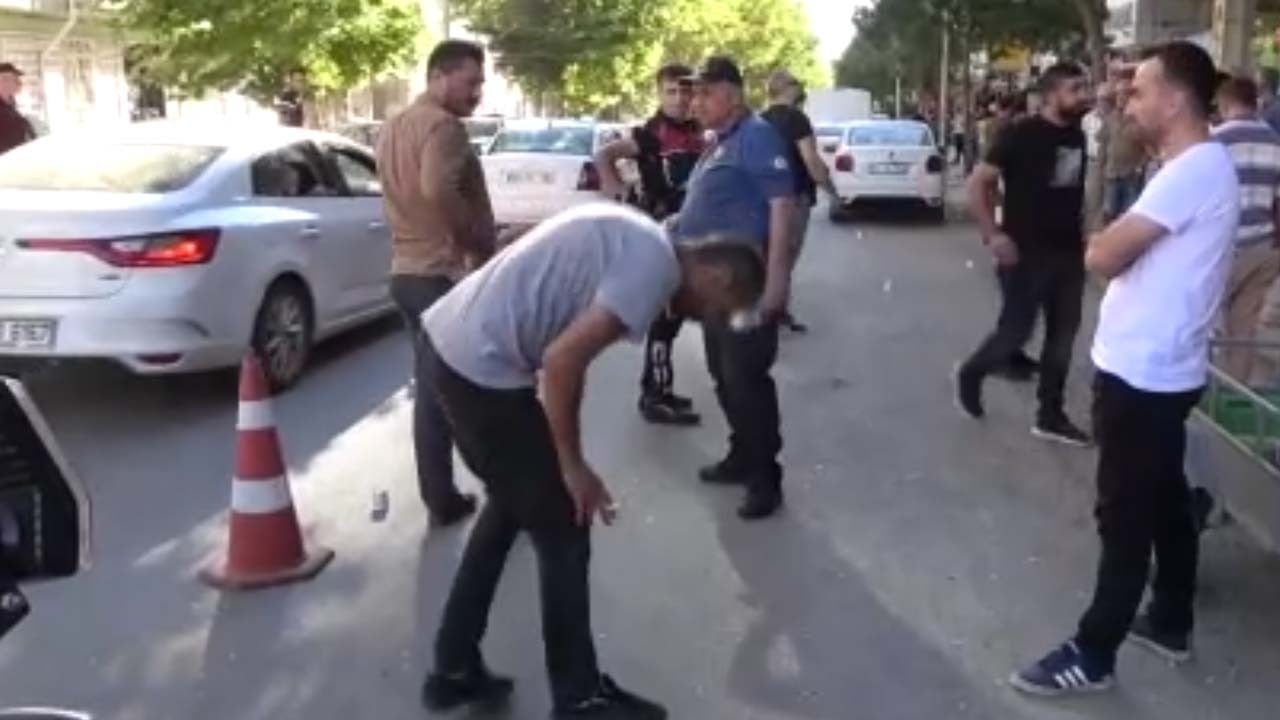 Ekmek kavgasında silahlar çekildi Tartışma karakolda bitti