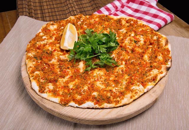 Evde lahmacun nasıl yapılır?