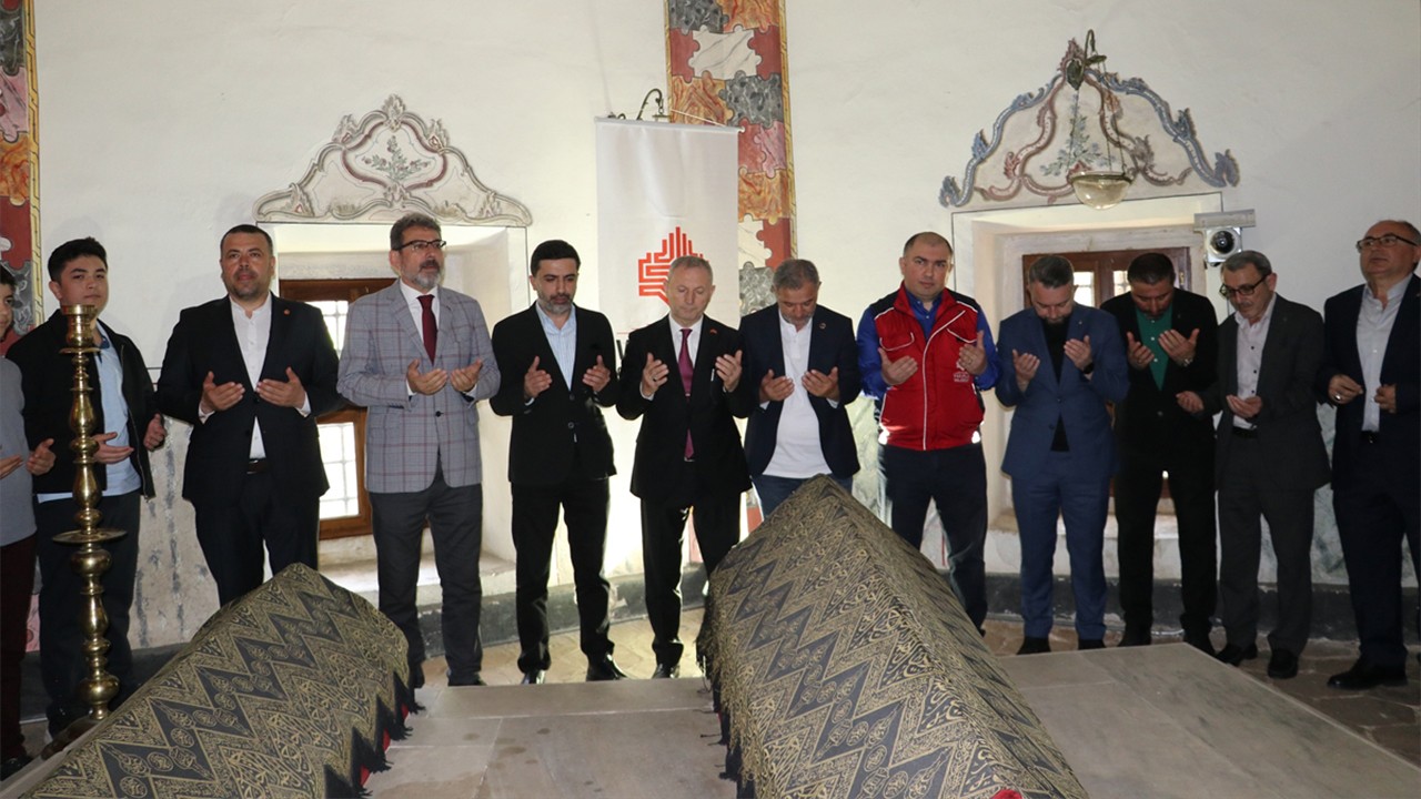 Fatih Sultan Mehmet'in annesi Hüma Hatun, vefatının 577. yılında kabri başında anıldı