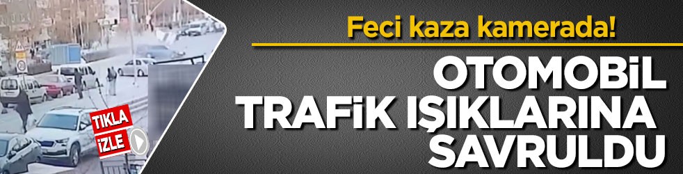 Feci kaza kamerada! Otomobil trafik ışıklarına savruldu