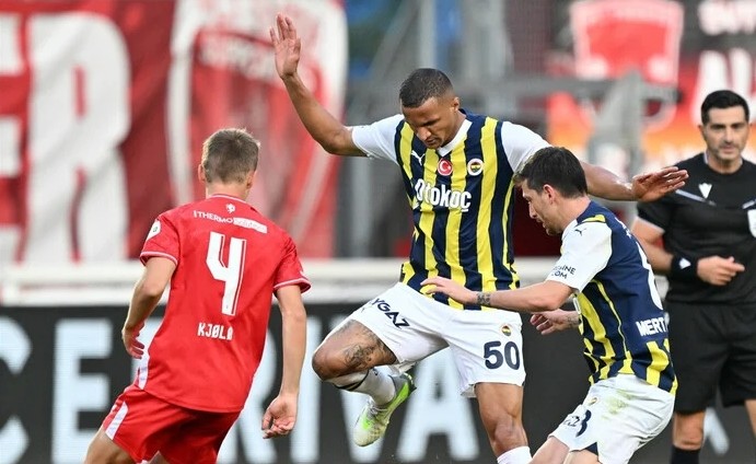 Fenerbahçe, Twente'yi deplasmanda 1-0 mağlup etti