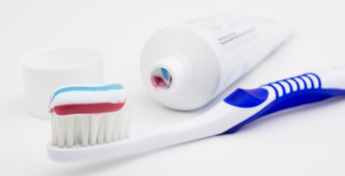 Florür nedir? Florürlü diş macunlarının zararları nelerdir?