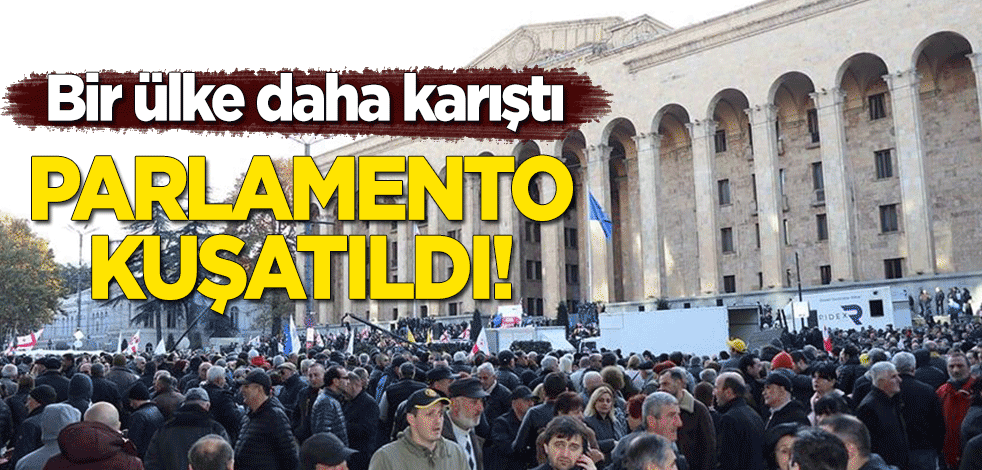 Gürcistan'da parlamento kuşatıldı!