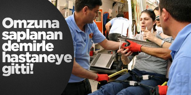 Hastaneye omzuna saplanan demirle gitti!