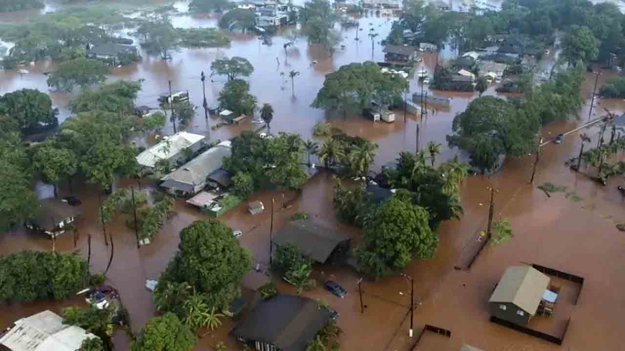 Hawaii’yi sel felaketi vurdu: 20 yılın en yıkıcı afeti