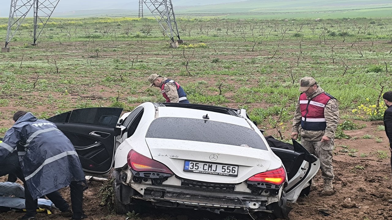 Hayvan yüklü kamyon ile otomobil çarpıştı: 2 ölü, 3 ağır yaralı