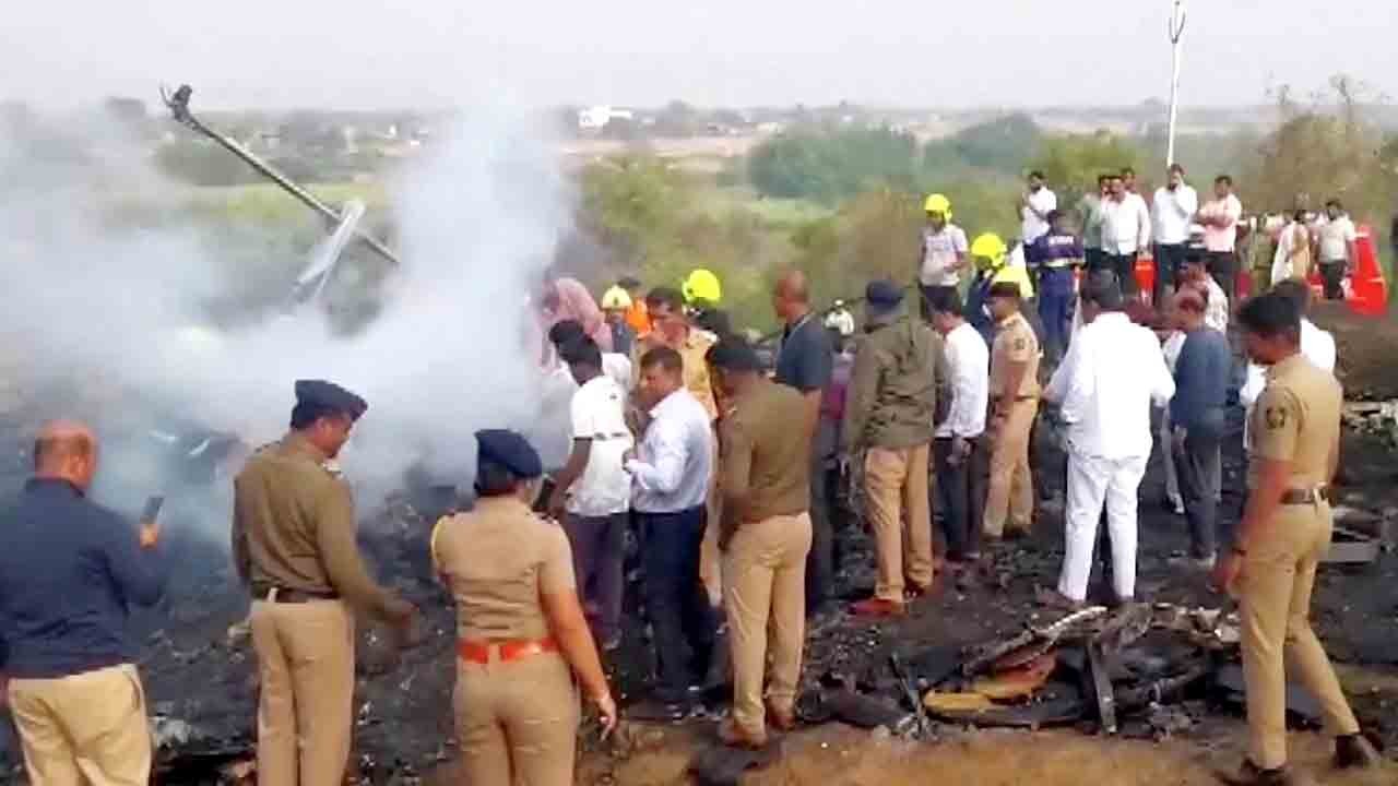 Hindistan’da uçak faciası: Bakan Yardımcısı öldü