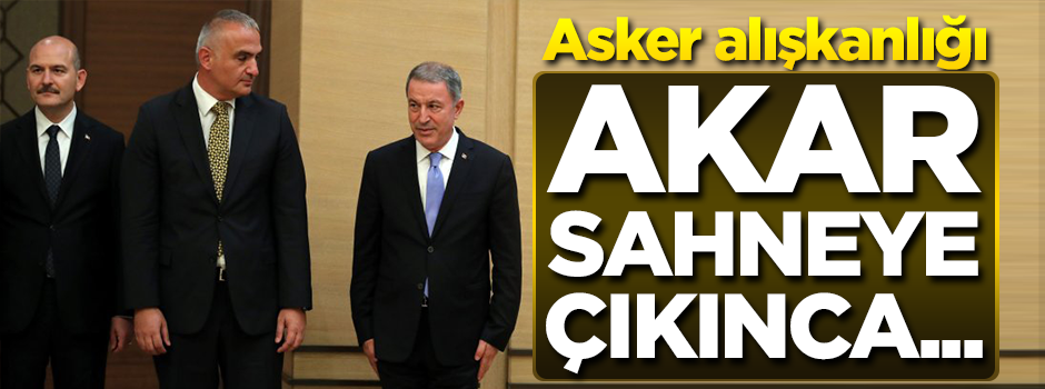 Hulusi Akar'ın asker alışkanlığı! Sahneye çıkınca... Dikkat çeken detay