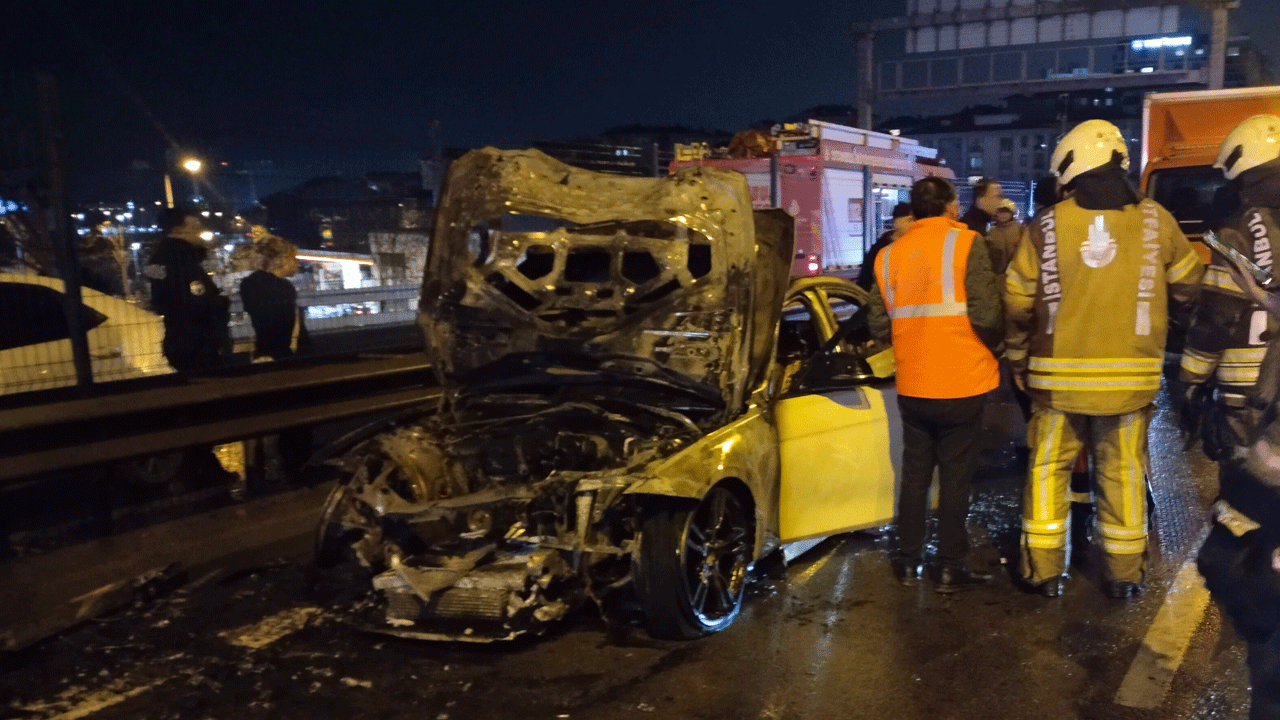 İstanbul’da seyir halindeki otomobil küle döndü