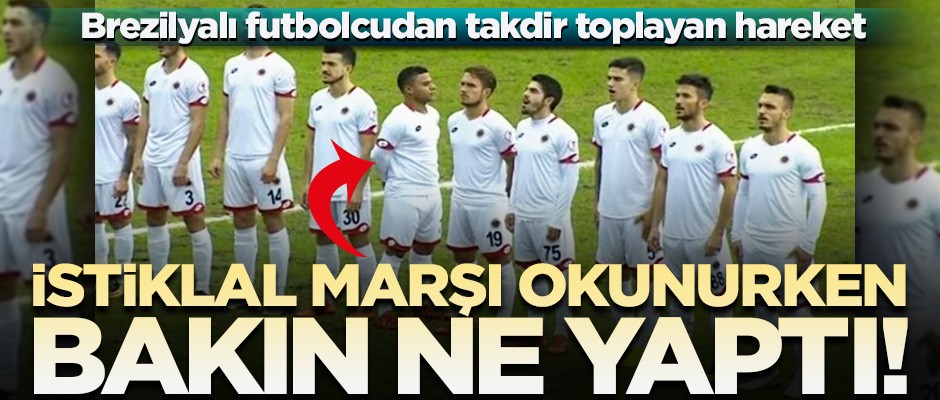 İstiklal Marşı okunurken yüzünü Türk bayrağına döndü