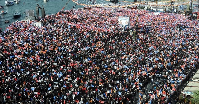 Erdoğan İzmir'de: Türkiye'nin yarını molotofla, taşla değil; tabletle, kalemle, kitapla yazılır.