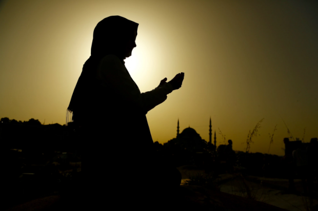 Kadınlar özel hallerinden sonra namazını ve orucunu kaza eder mi?