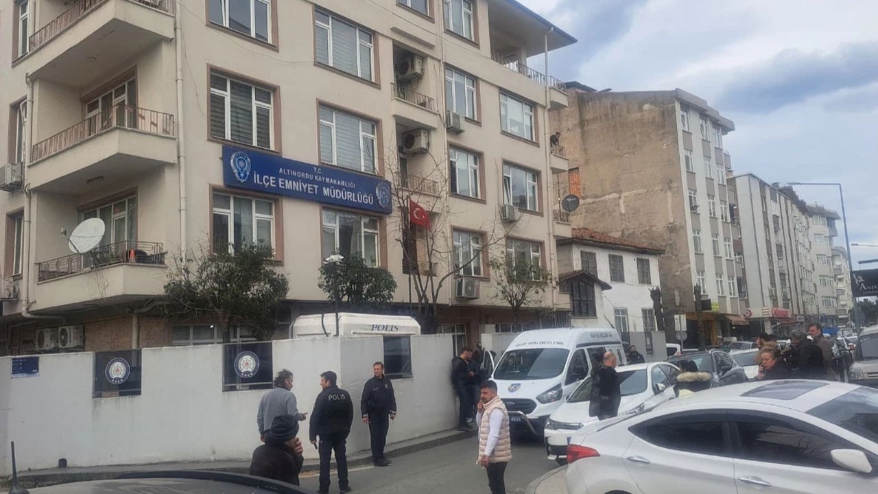 Karakolda şok! Karısının şikayet ettiği adam, ifade için gittiği karakolda polisin silahıyla intihar etti