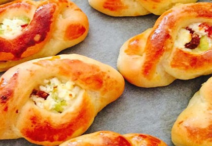 Karnıyarık poğaça yapılışı | Yumuşak karnıyarık poğaça