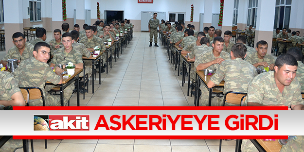 Kışlada Mehmetçik ile iftar yaptık