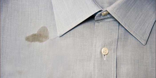 Kıyafetlere sıçrayan yağ lekesi nasıl çıkar?