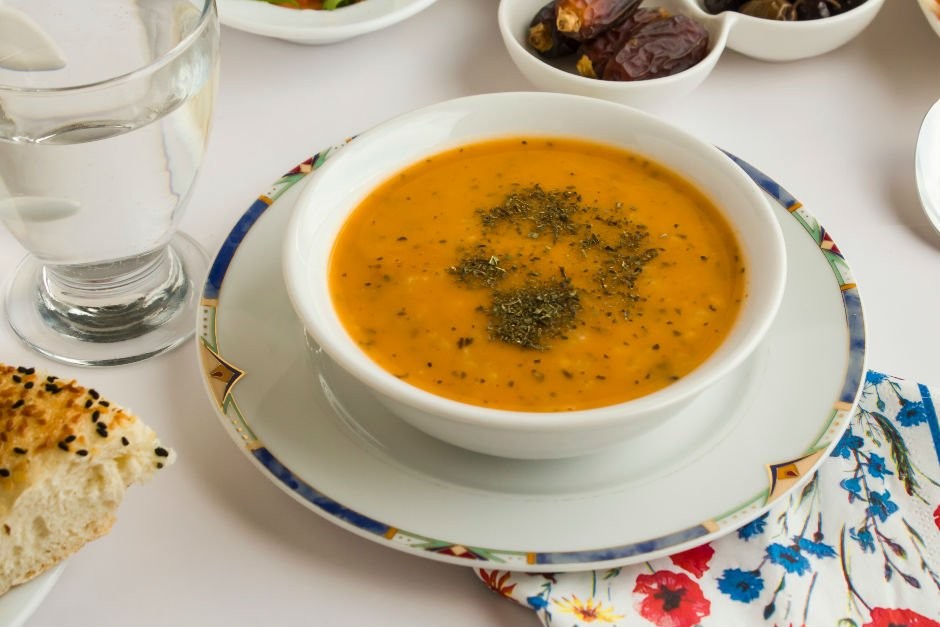 Kolay ezogelin çorbası nasıl yapılır? 10 dakikada ezogelin nasıl pişirilir?