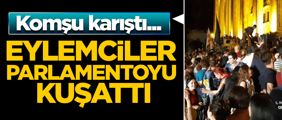 Komşu karıştı... Eylemciler parlamentoyu kuşattı