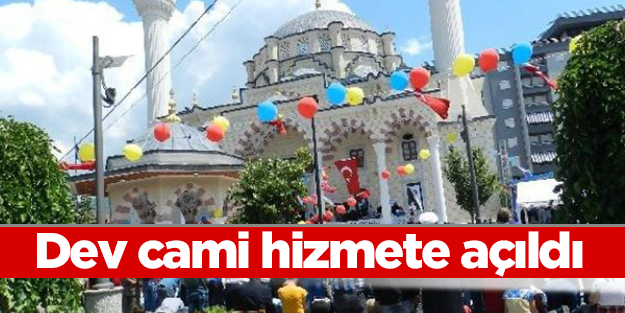 Kosova'nın en büyük camisi cemaatini bekliyor