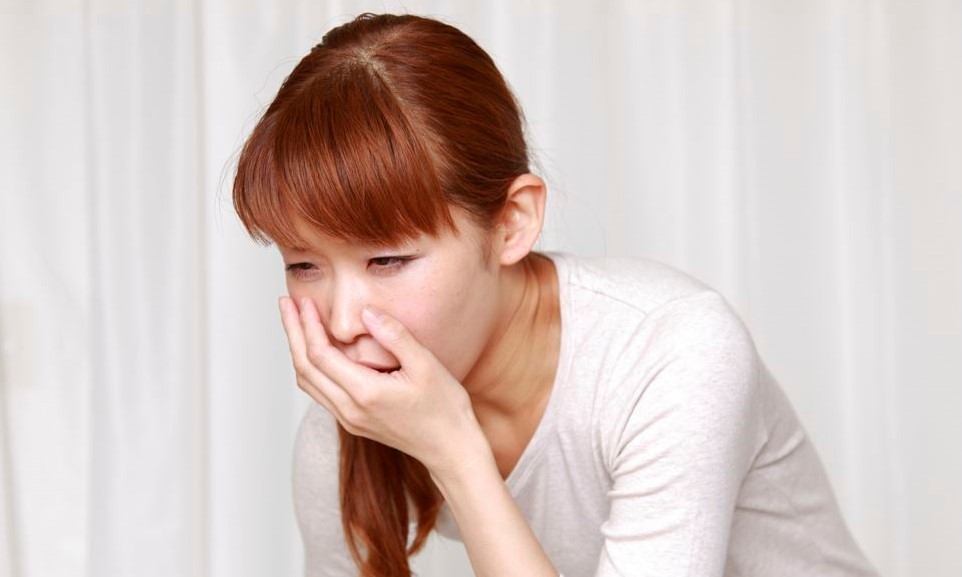 Kusmak orucu bozar mı? Ağız dolusu kusmak orucu bozar mı?