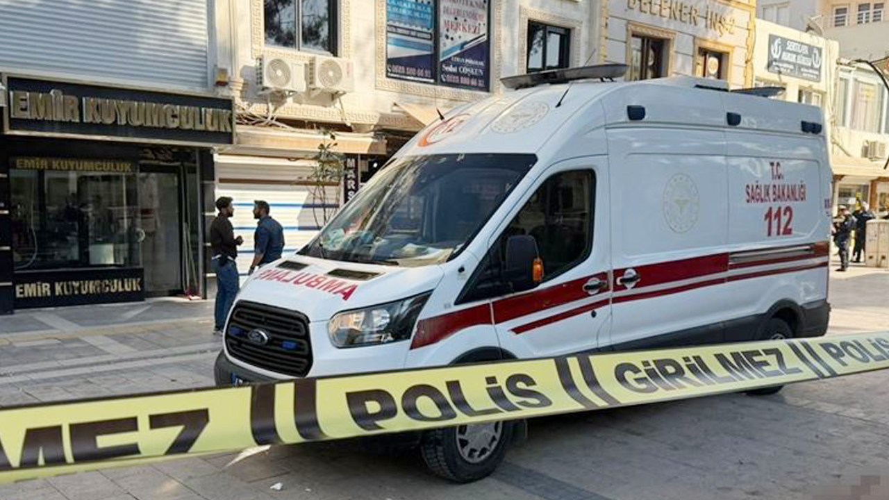 Kuyumcuların kavgasında kafasına sopalarla vurulan kişi öldü