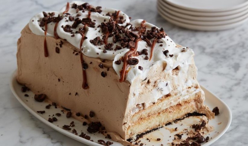 Latteli dondurulmuş pastanın kokusu dört yanınızı saracak