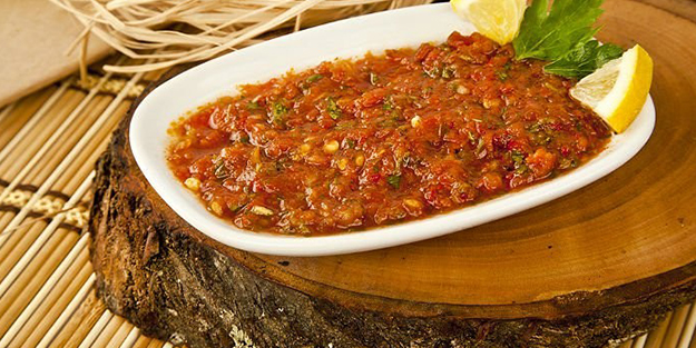 Lokanta usulü acılı ezmenin tarifi | Acılı ezme malzemeleri