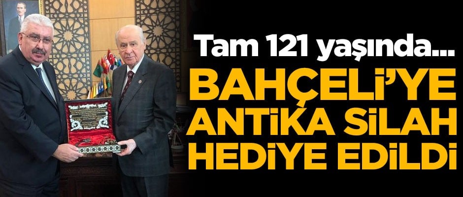 MHP Lideri Bahçeli'ye 121 yıllık 'Hareketli Nagant' silah hediye edildi!