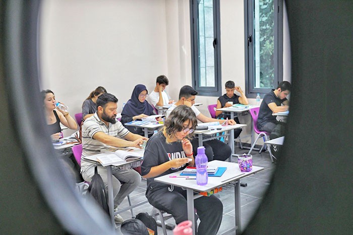 O belediyenin eğitim akademileri, 557 öğrenci üniversiteye yerleştirdi