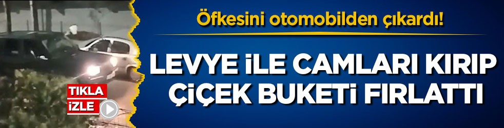 Öfkesini otomobilden çıkardı! Levye ile camları kırıp çiçek buketi fırlattı