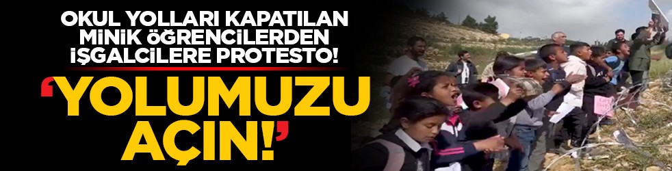 Okul yolları kapatılan minik öğrencilerden işgalcilere protesto! “Yolumuzu açın!”