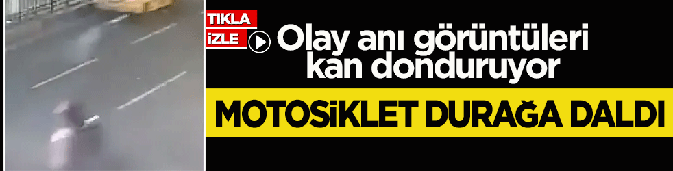 Otomobil çarptı, motosiklet durağa daldı: Olay anı görüntüleri kan donduruyor