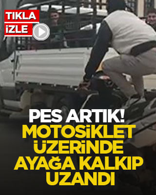 Pes artık! Motosiklet üzerinde ayağa kalkıp uzandı