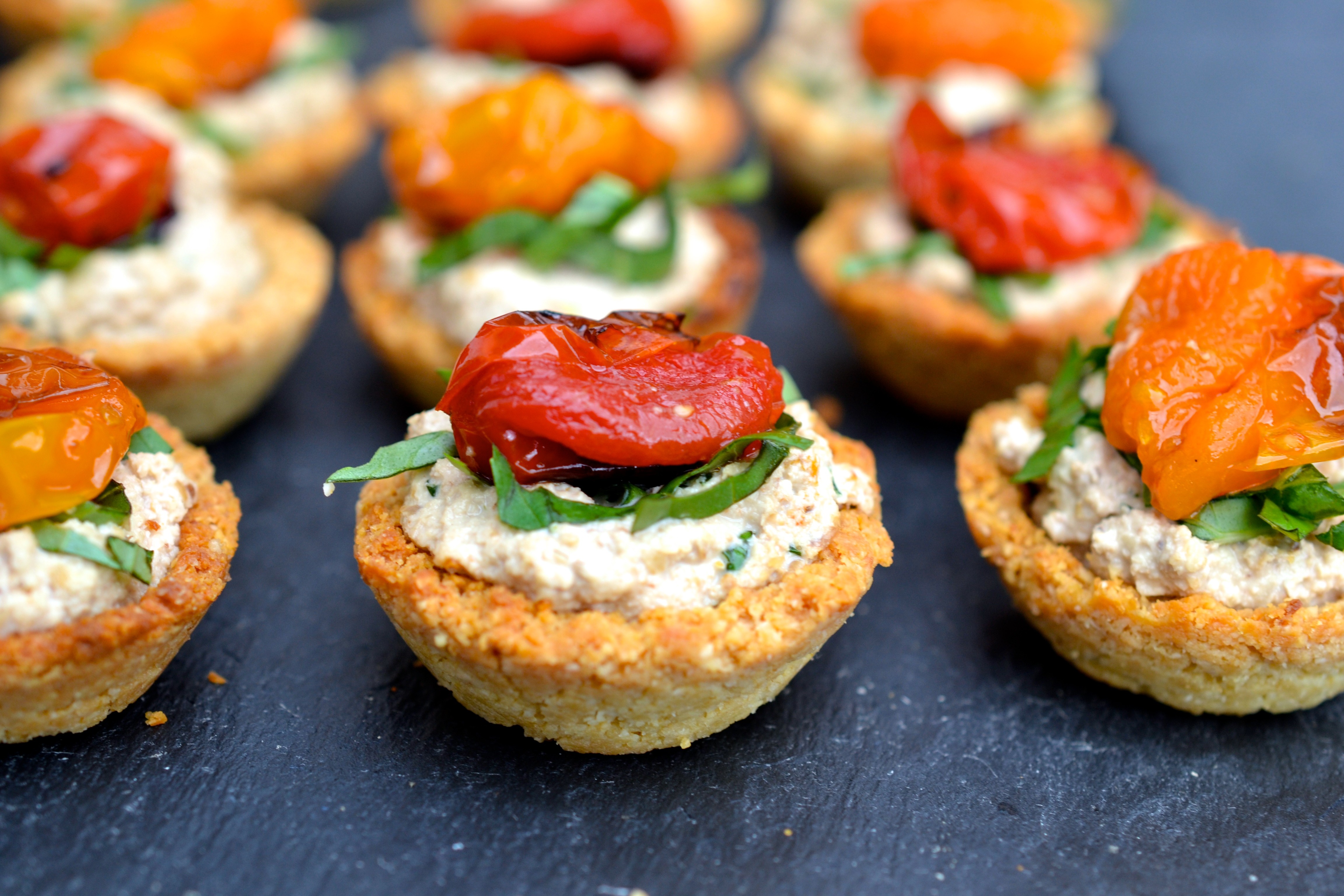 Peynir ve köz biberli pratik tart