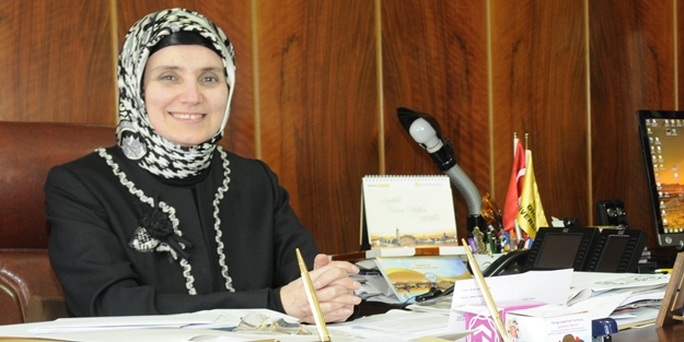 İlk başörtülü rektör