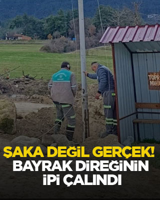 Şaka değil gerçek! Bayrak direğinin ipi çalındı