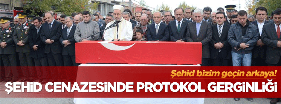Şehid cenazesinde protokol gerginliği