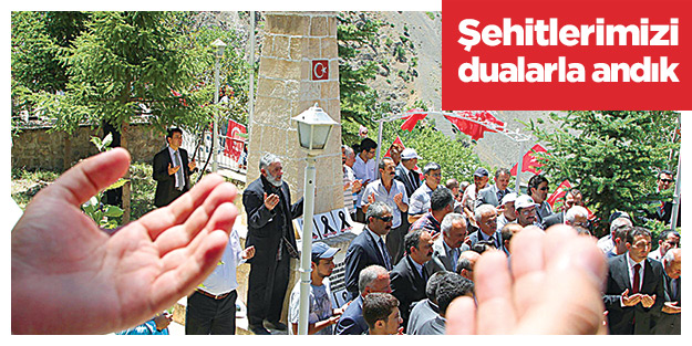 Şehitlerimizi dualarla andık