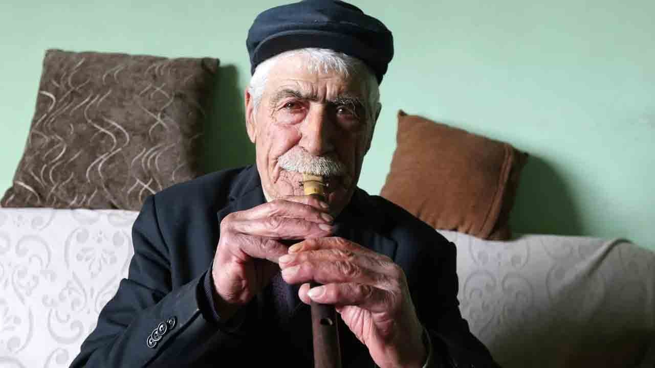 Serumla hastanede mey çaldı: 82 yaşındaki Koç’tan moral dolu anlar