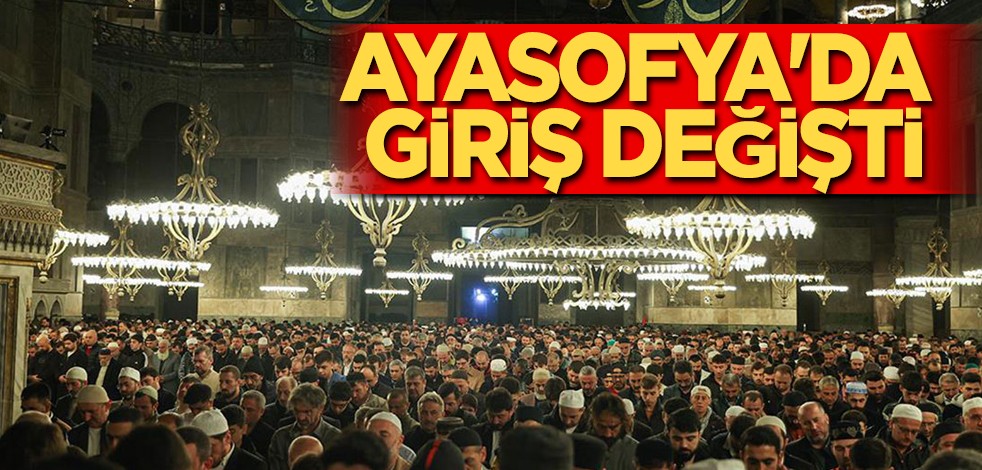 Seyahat için gelen turistler Ayasofya'da! Turistlerin girişi ayrılınca Ayasofya'da namaz kılanlar rahatladı