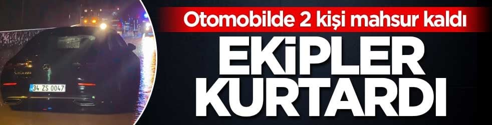 Şile’de su biriken caddede otomobil mahsur kaldı: 2 kişi kurtarıldı