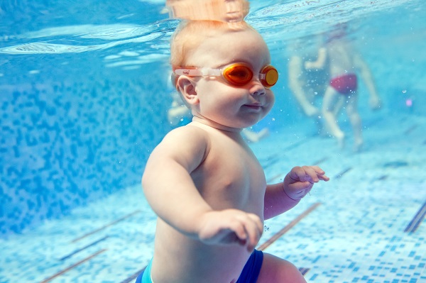 Suya giren bebeklerde hipotermi riski!