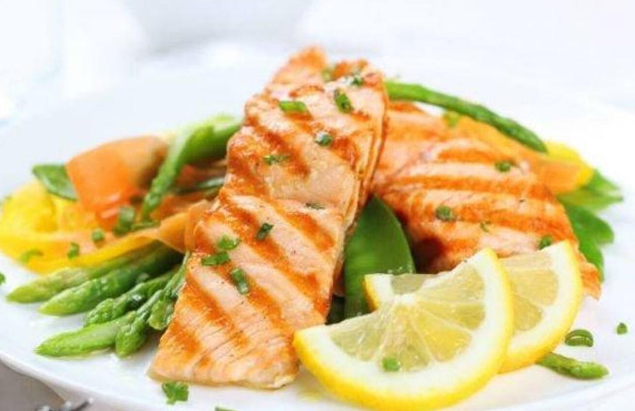 Tavada somon ızgara