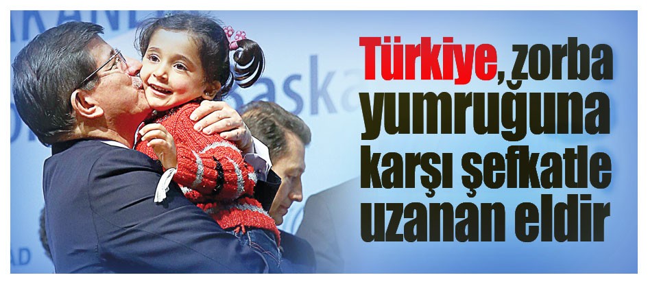 Türkiye, zorba yumruğuna karşı şefkatle uzanan eldir