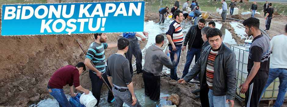 Vatandaş kovalarla petrol doldurdu!